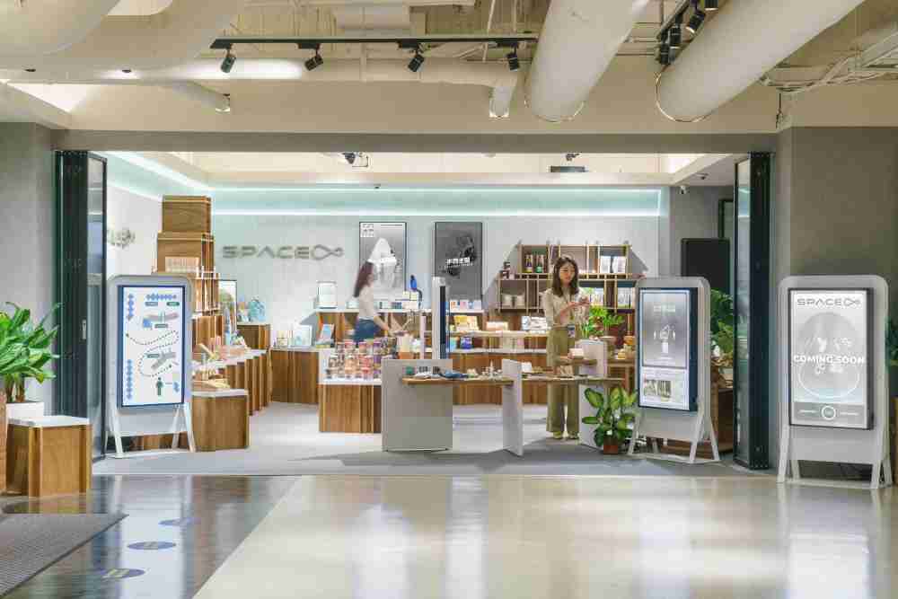 开云电子打造永续选物商店，，展示社企及社创商品，，结合创利空间所开发的智能零售系统，，，，整合多元产品信息，，让无人商店扮演公益行动的推手