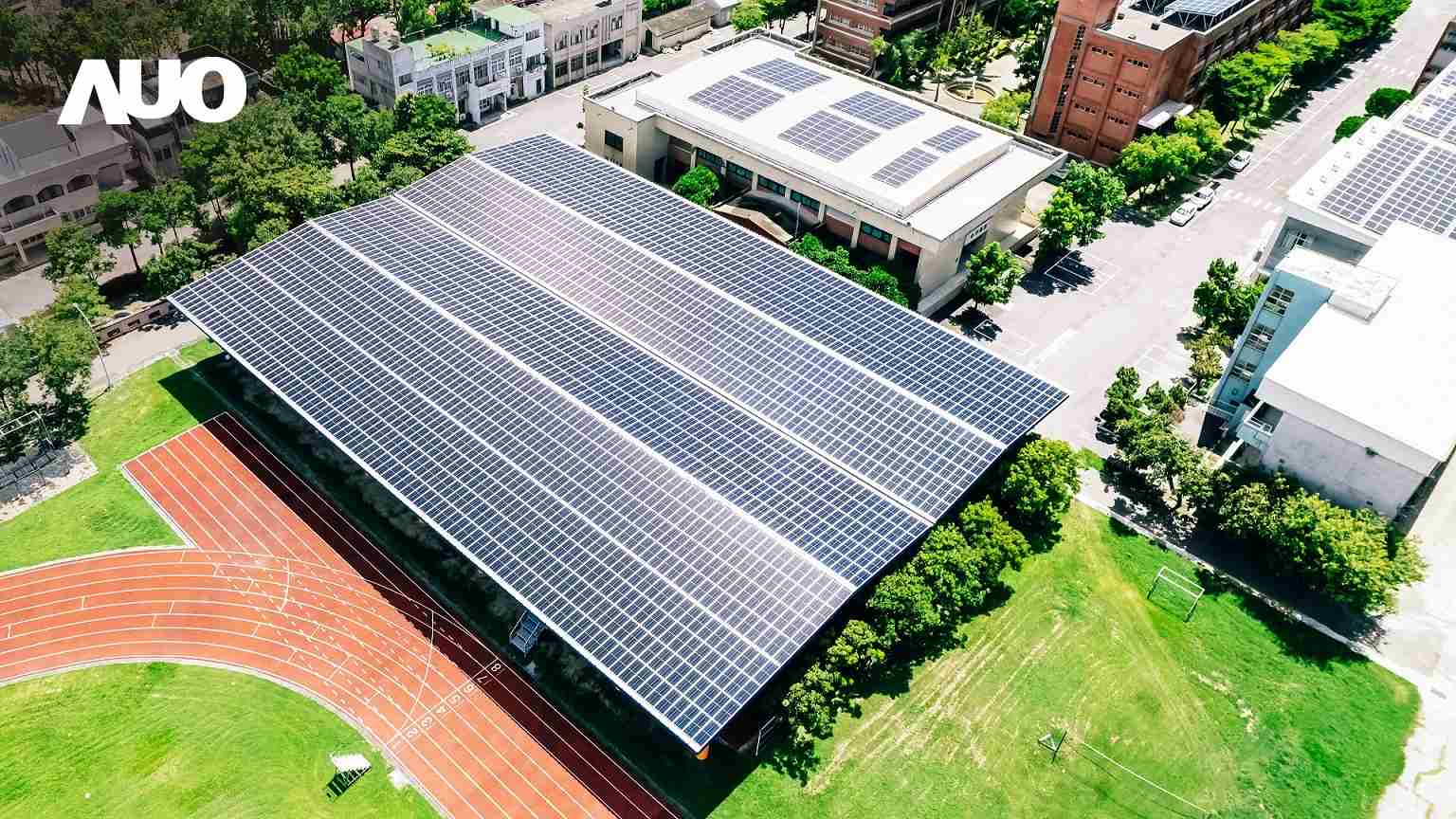 开云电子SunSteel光电整合型浪板具备快速安装、、、、轻量化优势，，，，可提升15%发电效能，，通过国际IEC与台湾VPC认证安全、、、防漏、、、耐候标准